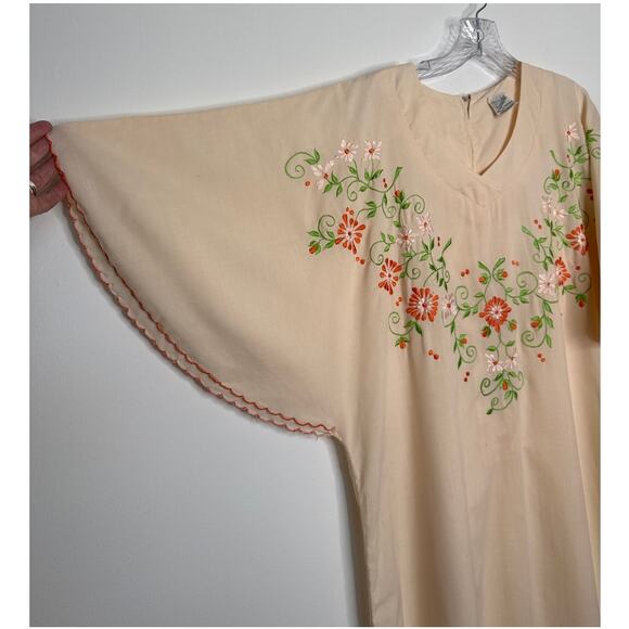 Vintage Leandra Embroidered Floral Caftan peach Dress flutter sleeves medium - Picture 2 of 16